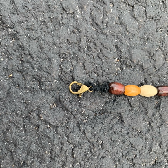 Handmade wood beaded bracelet. - Picture 4 of 5